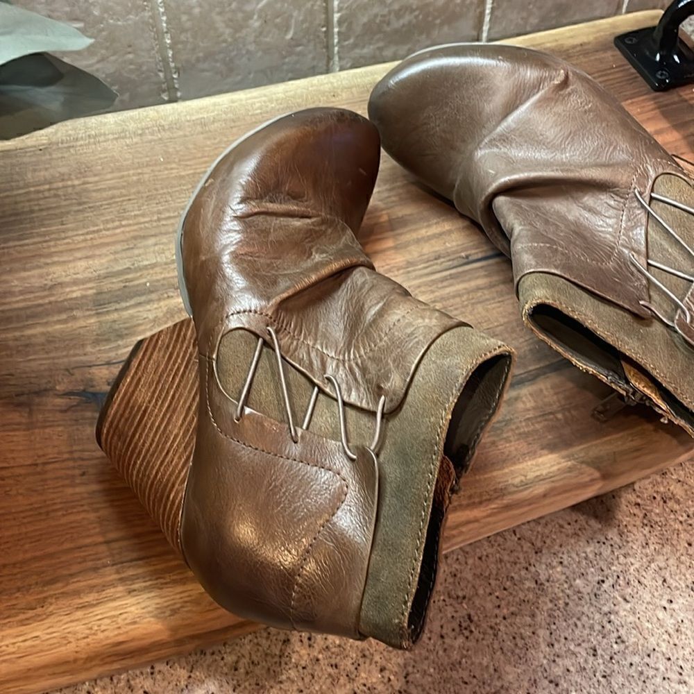 OTBT Rhinelander Leather Zip Up Booties - 7.5 - Picture 8 of 10